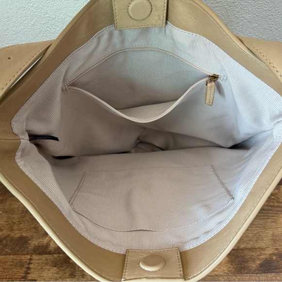 Margot New York Kaye Bucket Bag Beige Leather Tote NWT - Picture 7 of 17